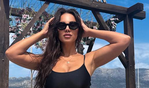 FOTO &Zcaron;anamari navukla crni jednodijelni badi&cacute; pa pozirala u moru: 'Uvijek lijepa i seksi...'