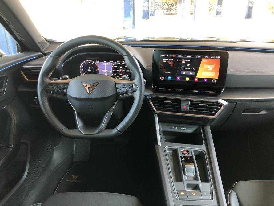 Zlatna sredina za atraktivnu Cupru. Benzinac mu  pristaje i daje više od očekivanog