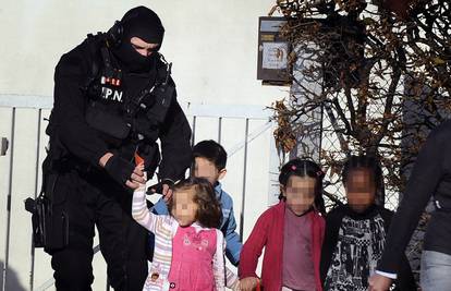 Policija ušla u vrtić i oslobodila djecu koju je zatočio mladić