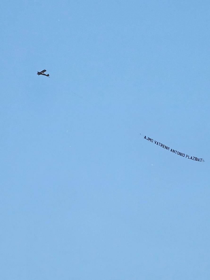 Iznenađenje na nizozemskom nebu: Plazibat unajmio avion s porukom podrške za 'vatrene'