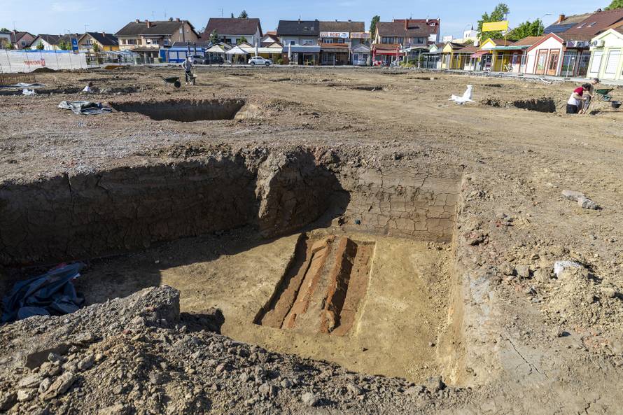 Vinkovci: Arheolozi muzeja Vinkovci pronašli su zidanu rimsku grobnicu iz četvrtog stoljeća