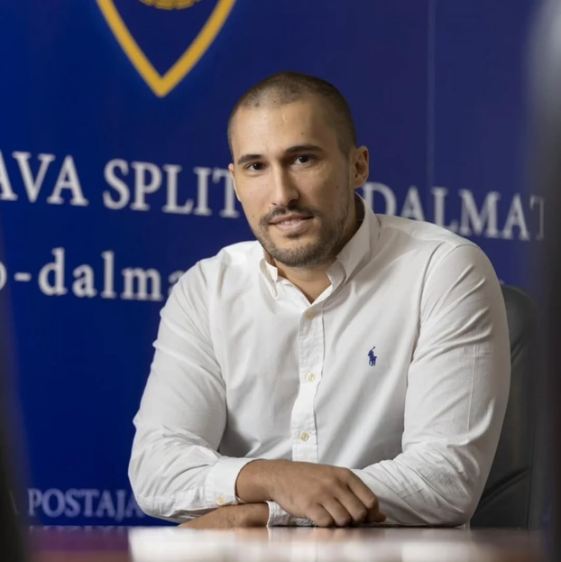 Zavedi me, privedi me! Žene bacile oko na zgodne policajce dok se tresla narko scena...