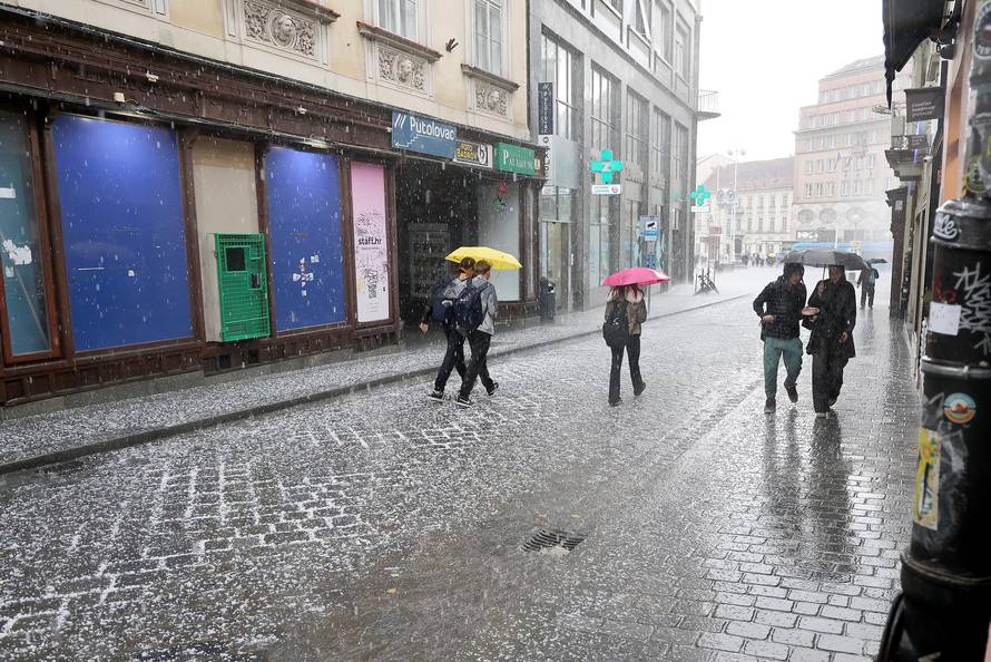 Zagreb: Jaka tuča pogodila Zagreb