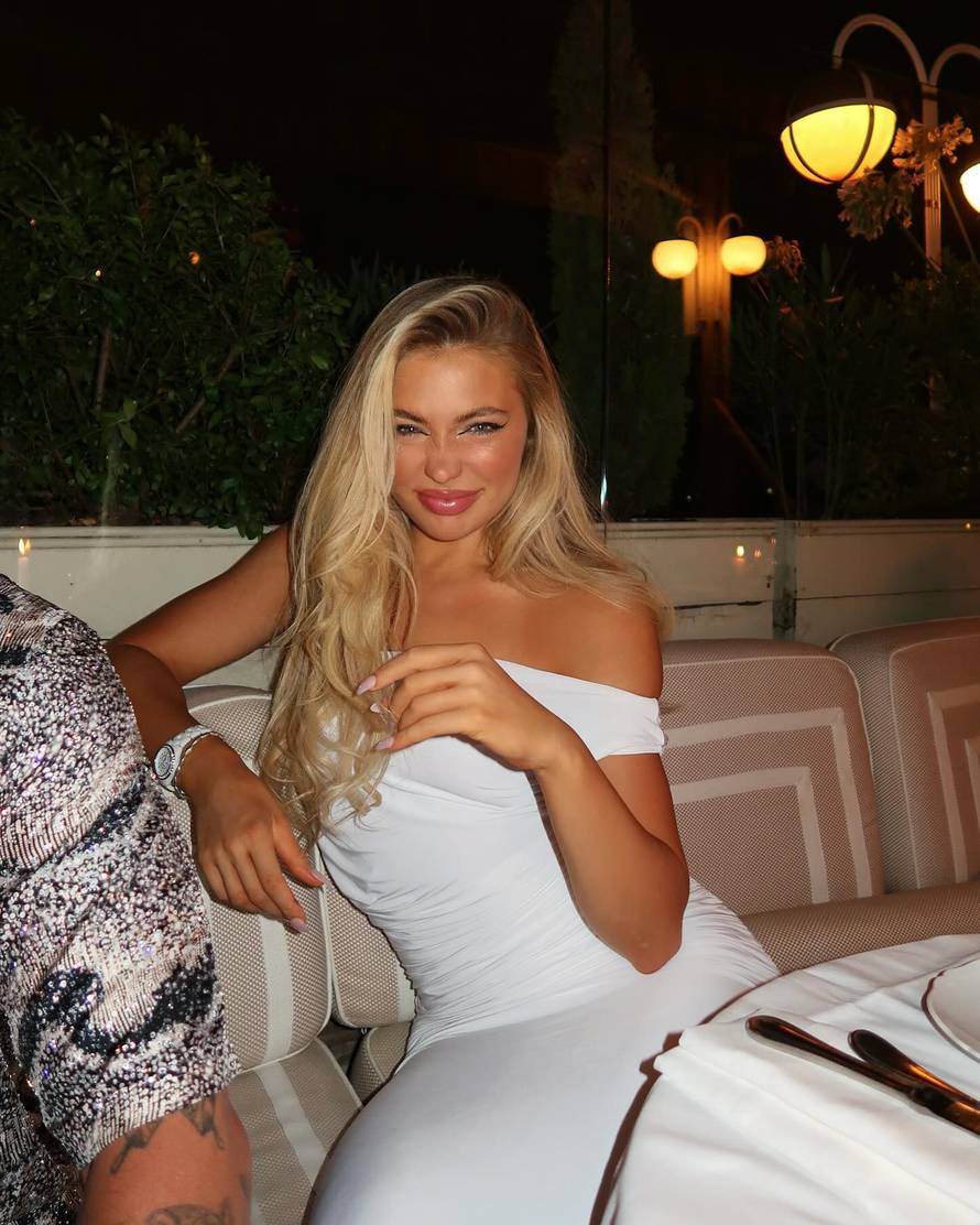 FOTO Jutta iz klizaljki uskočila u badić! Evo što radi nakon Igara