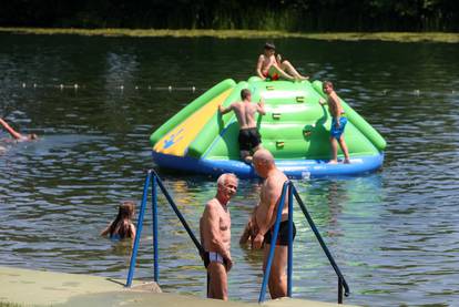 U Karlovcu i službeno otvorena sezona kupanja na rijeci Korani