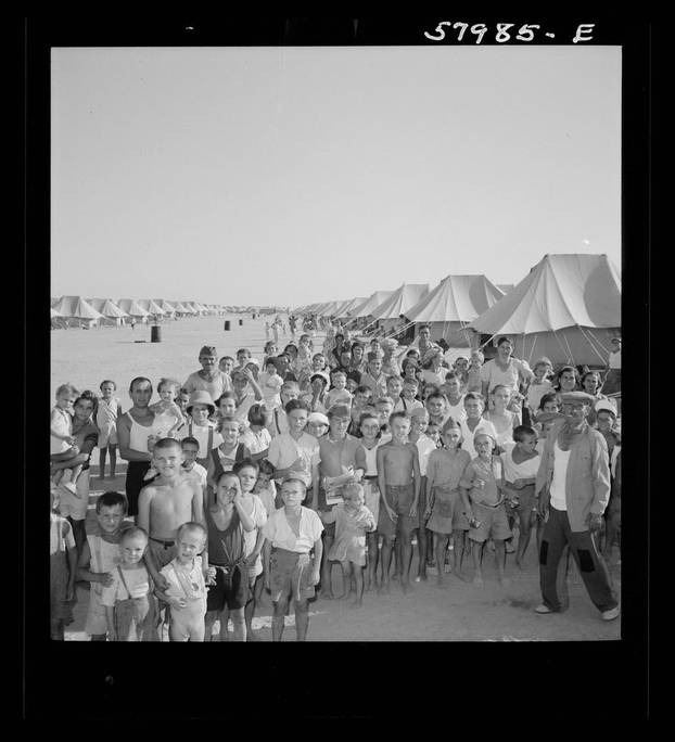 FOTO Pogledajte kako su Hrvati živjeli u El Shattu: U izbjeglištvu su slikali, svirali, radili igračke