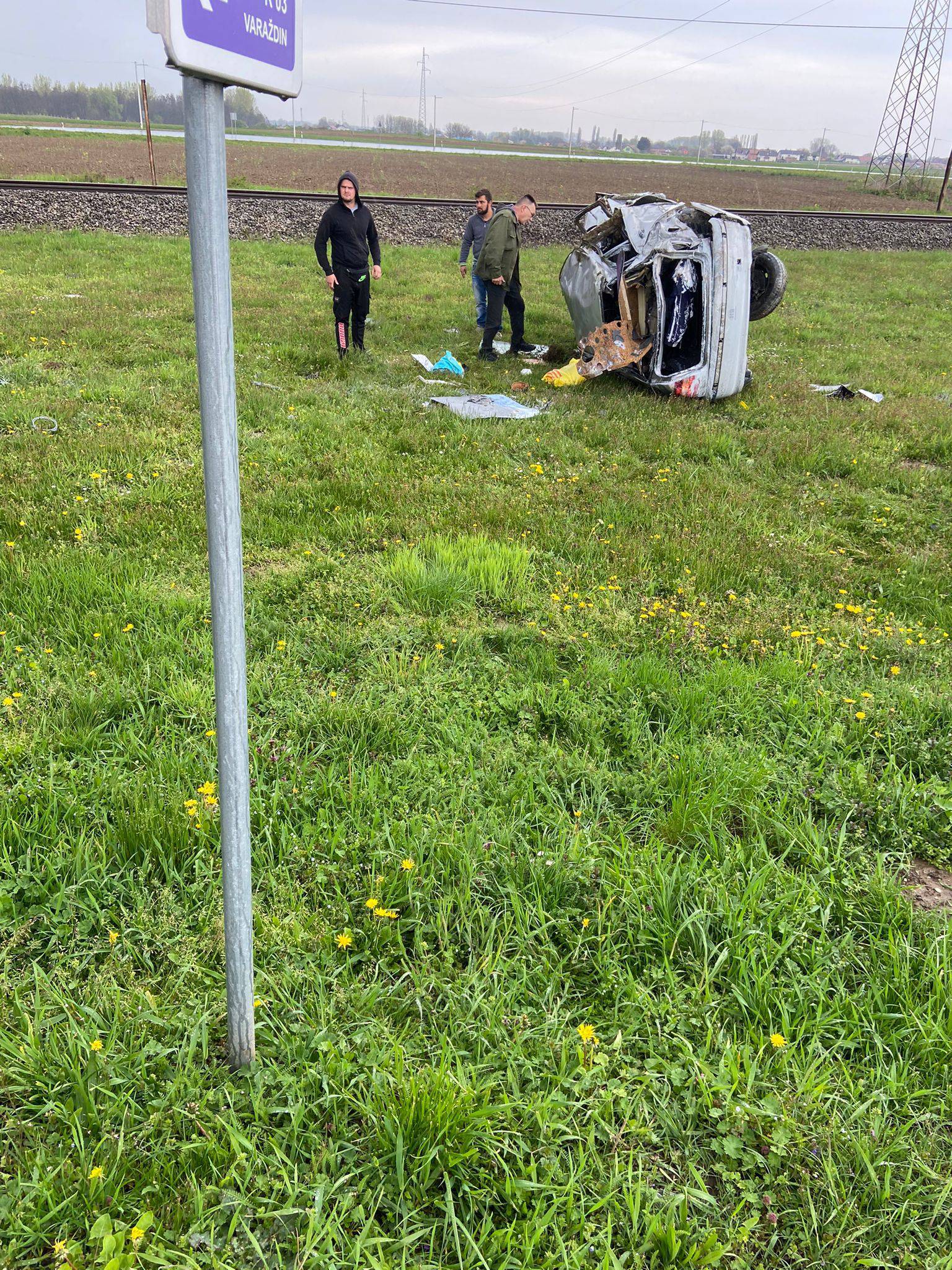 Strašne scene iz Ludbrega. Vlak potpuno uništio auto, a vozač je u bolnici: 'Bio je pri svijesti...'