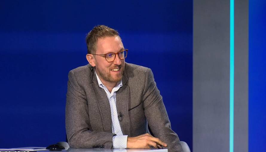 Danijela koristila šesto čulo da nađe Dinu, a Ella je prestala krasti muške čarape da se uda