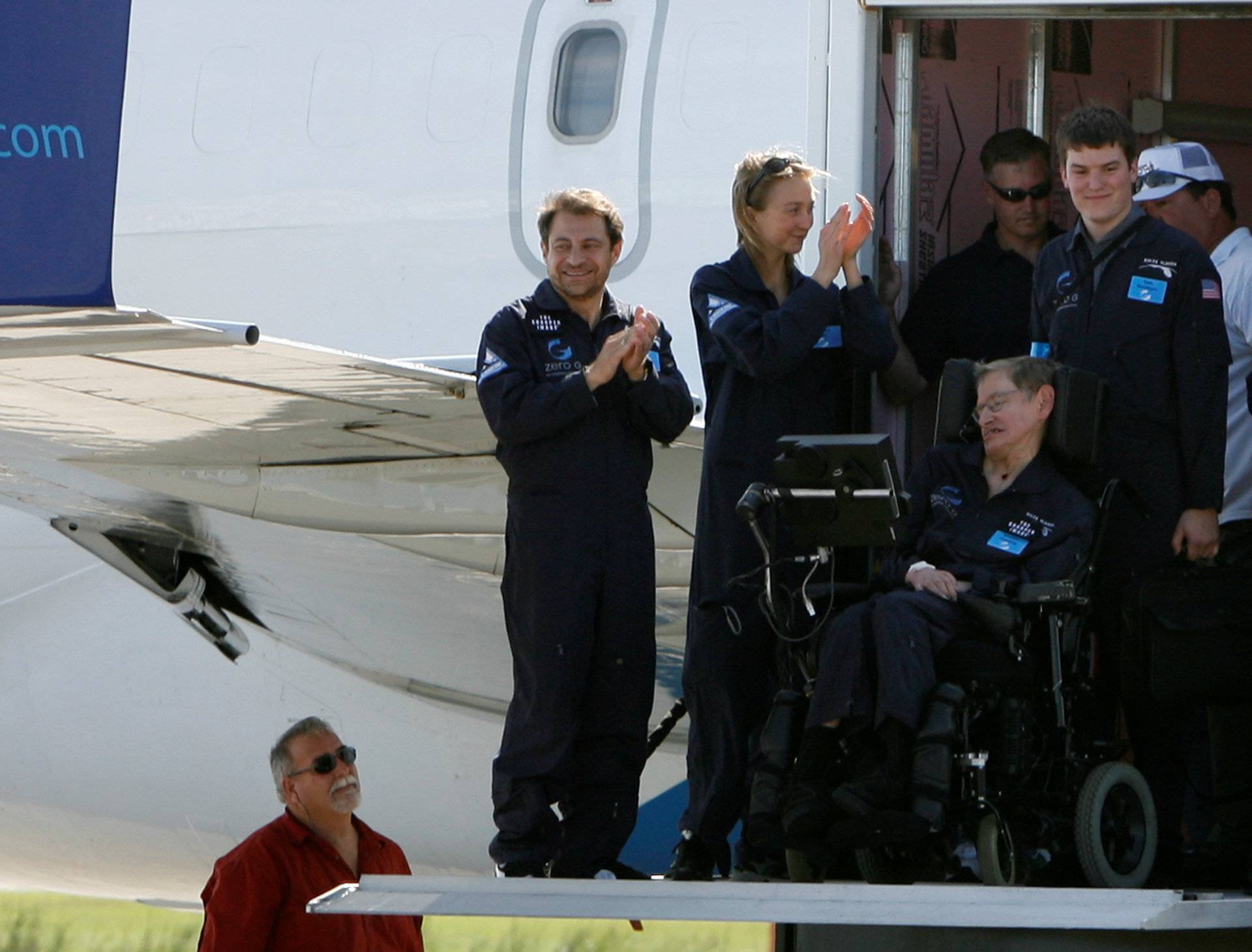 FILE PHOTO: CEO of ZERO-G Peter Diamandis (L) and crew with Professor Stephen Hawking, the world renowned physicist and expert on gravity on a lift truck after his flight at  Kennedy Space Center in Cape Canaveral, Florida