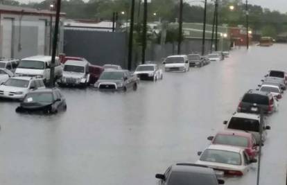 Houston pod vodom: Najmanje pet ljudi poginulo u poplavama