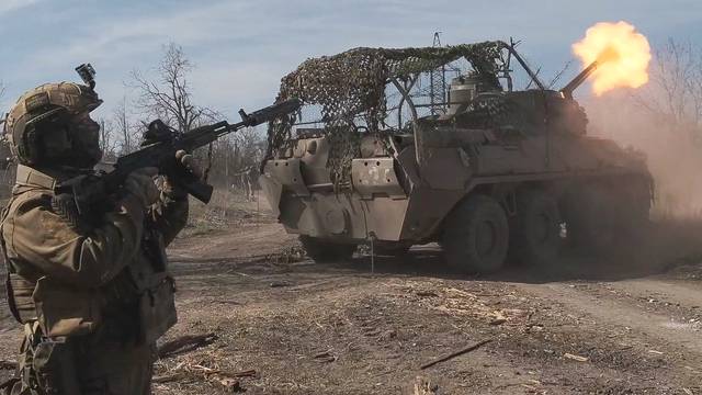 Russian Nona-SVK self-propelled mortar crew in special military operation zone