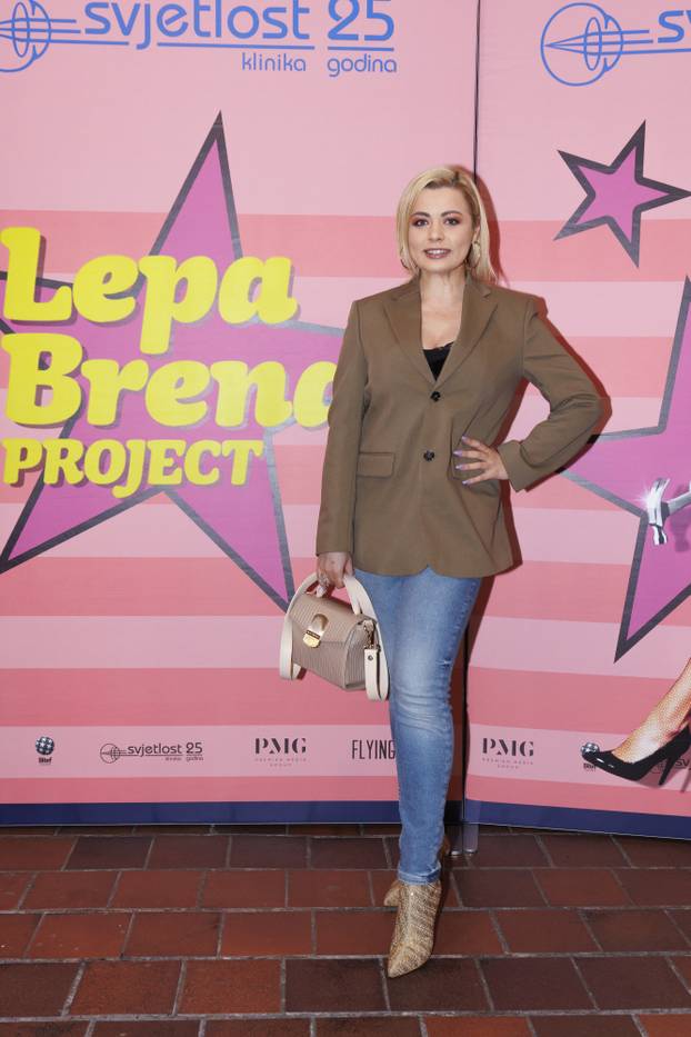 Brojni gledatelji stigli na predstavu Lepa Brena Project u Splitu