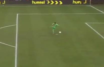 Ajaxov golman na posudbi baš protiv Ajaxa primio bizaran gol
