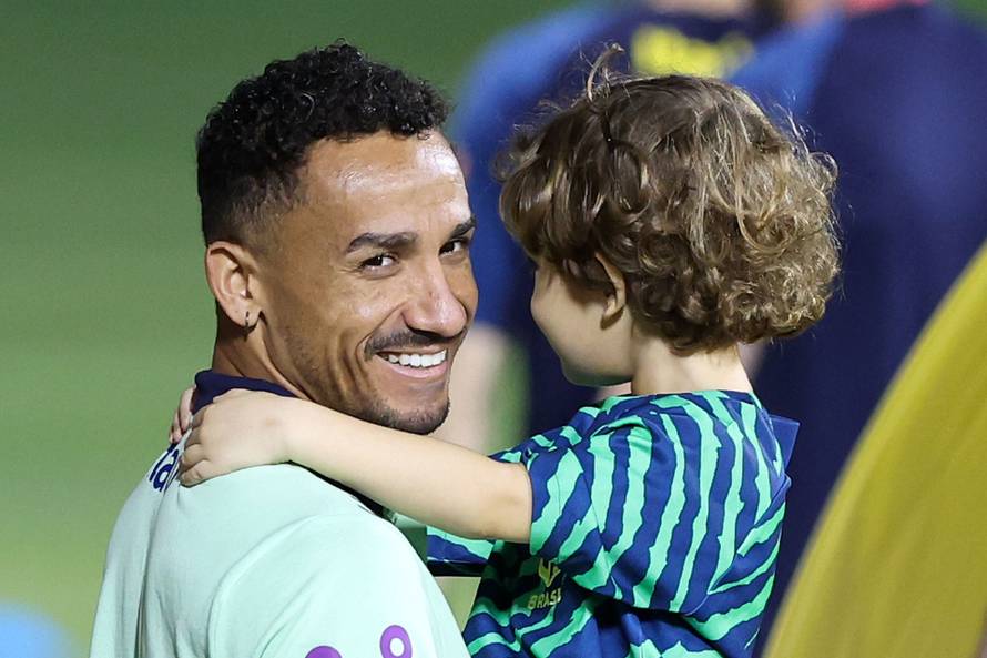 KATAR 20222 - Brazilske igrače razveselilo druženje s djecom 