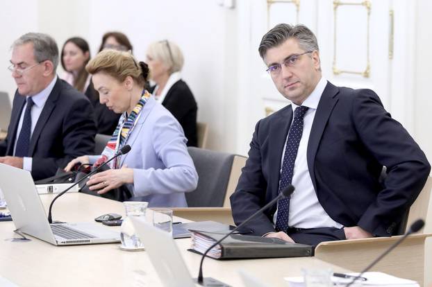 Zagreb: Vlada RH je 166. sjednicu poÄela raspravom o nacrtu ovrÅ¡nog zakona