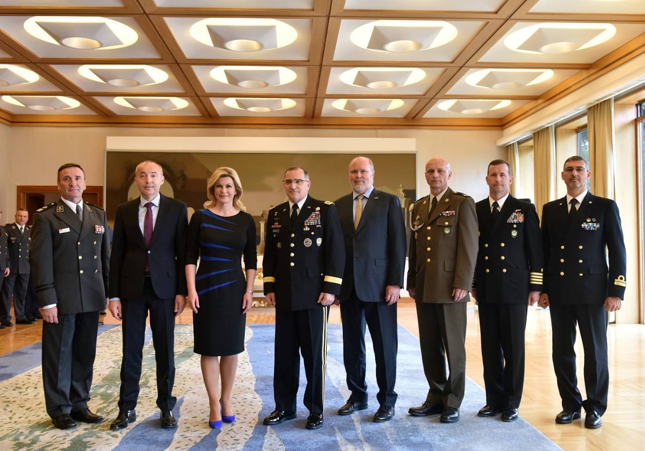 Predsjednica Grabar Kitarović odlikovala američkog generala