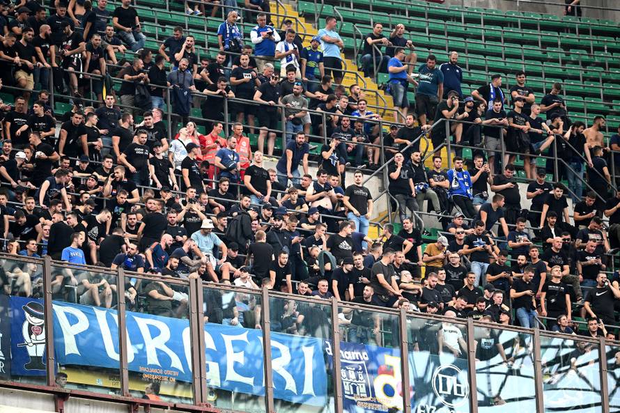 Atmosfera na San Siru na utakmici UEFA Lige prvaka izme?u Milana i Dimana