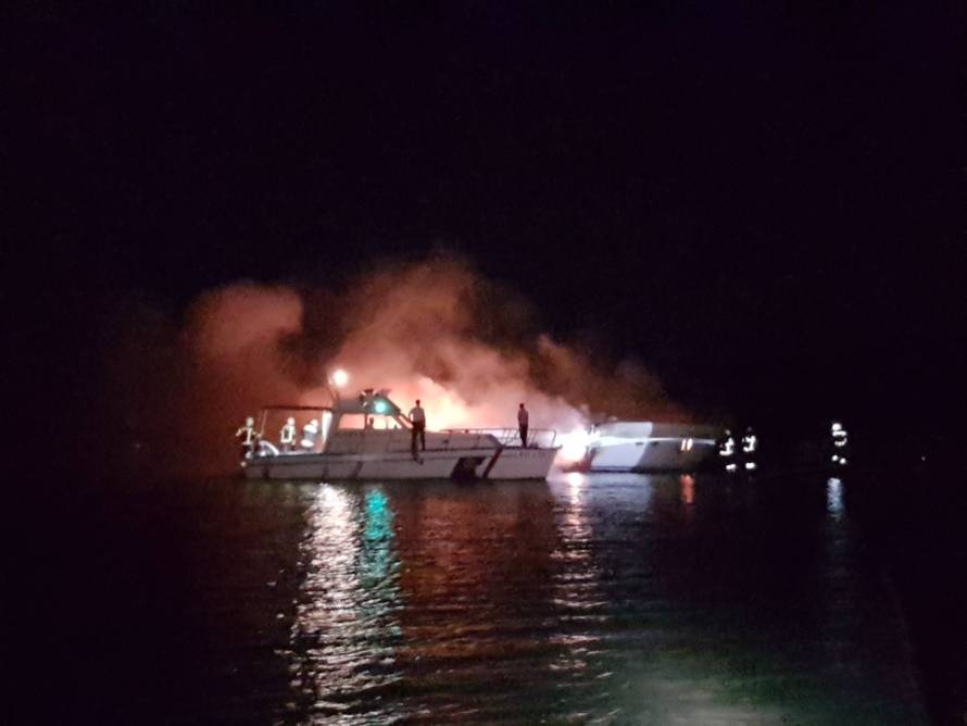 Austrijancu izgorjela jahta od 19 metara, požar gasili satima