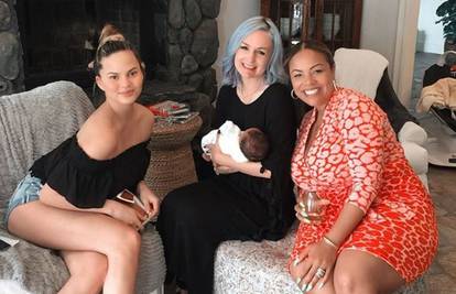 Mjesec dana od poroda: Chrissy Teigen vratila se u top formu