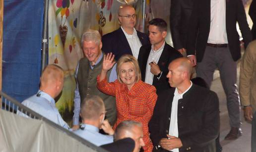 Clinton obukao 'lederhosen'  i izveo Hillary na Oktoberfest