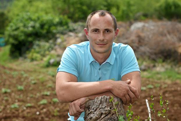 Vrgorac, 07.05.2024 - Mate Begovic na setu Ljubav je na selu