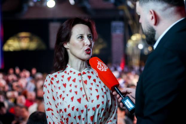 Zagreb: Slavlje u izbornom stožeru Zorana Milanovića nakon rezultata prvih izlaznih anketa