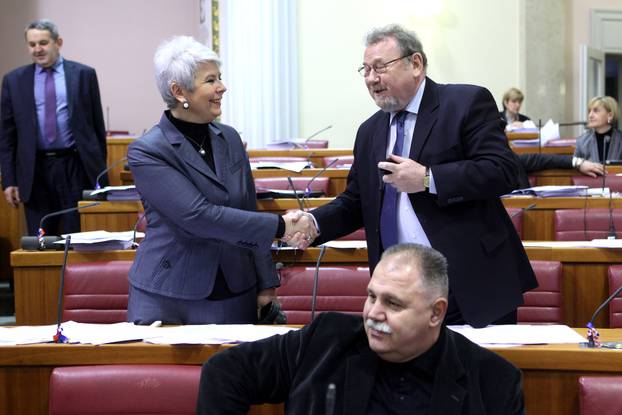 Zagreb: Jadranka Kosor i Vladimir Šeks srda?no se pozdravili u sabornici