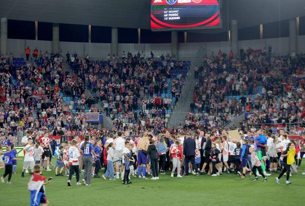 Osijek: Slavlje Hrvatske na stadionu nakon pobjede nad Češkom rezultatom 5:1