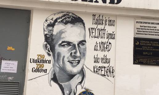 Mural Frani Matošiću, Torcida je položila vijence na tribini...