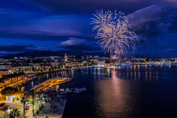 Split: Vatromet povodom proslave Dana državnosti