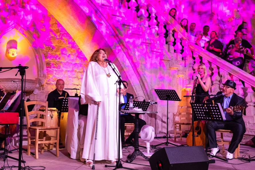 Prvi dubrovački oproštajni koncert Tereze Kesovije
