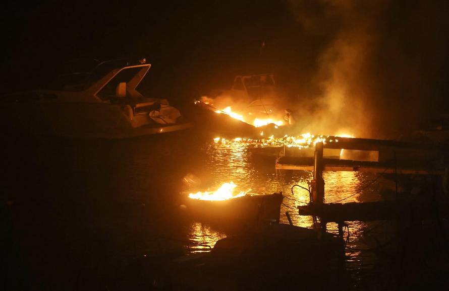 Omiš: Katastrofalna noć na požarištu kod Omiša.