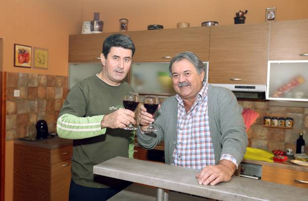 Zagreb: Glumci Vedran Mlikota i Filip Radoš na snimanju serije Stipe u gostima