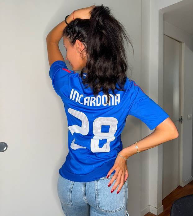 FOTO Modrićev suigrač ljubi 10 godina stariju bujnu voditeljicu