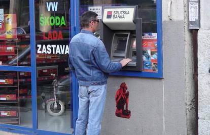 Slikama Joba oblijepili su više bankomata u Splitu