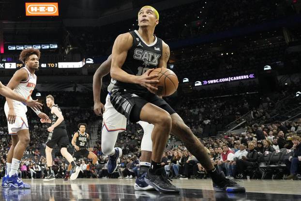 NBA: New York Knicks at San Antonio Spurs
