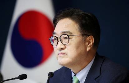 Kim se rukovao s čelnikom južnokorejskog parlamenta