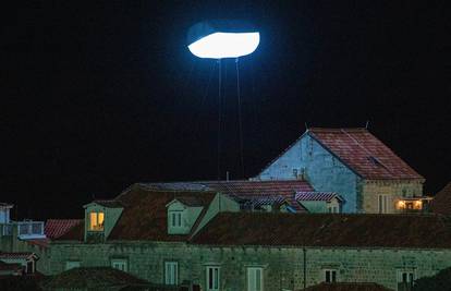 FOTO Dubrovčane iznenadila neobična svjetlost iznad zidina, ekipa serije snima danonoćno