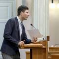 Pernar 'liječi' gripu preko fejsa, liječnik kaže: Nije kompetentan