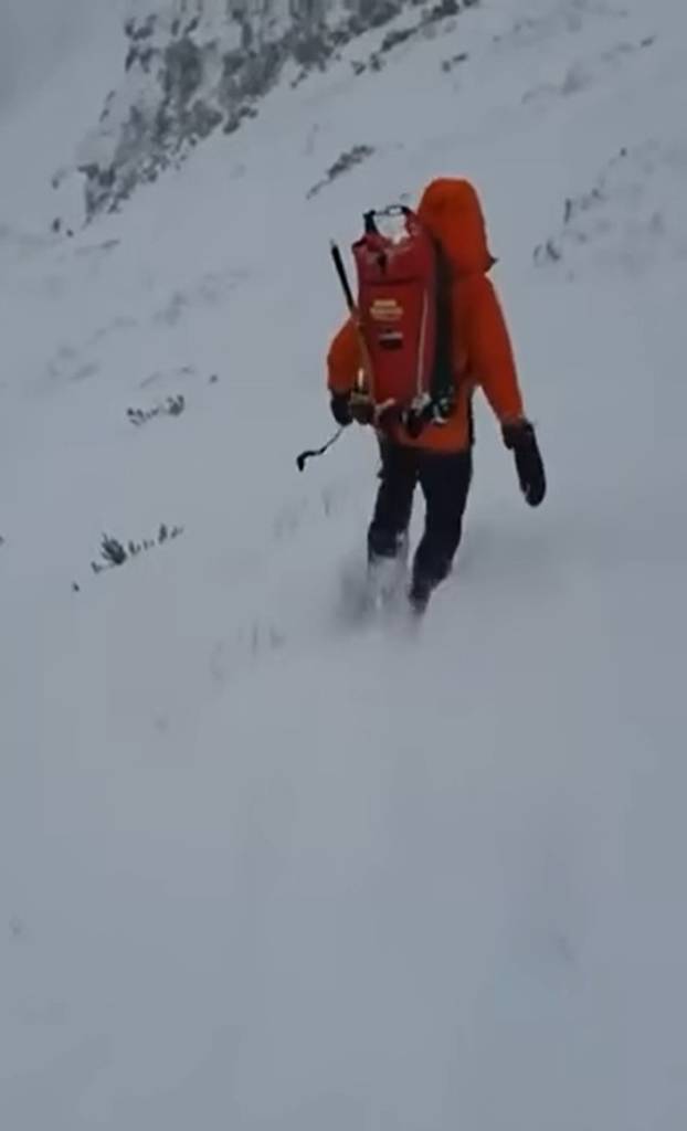 FOTO Pola metra snijega, prijete nove lavine: Ovo su fotografije iz akcije spašavanja Hrvata...