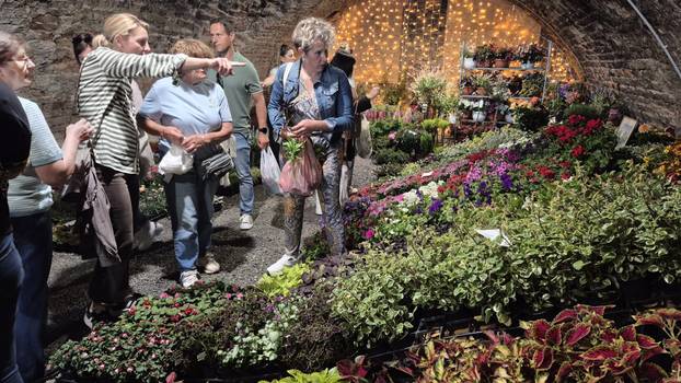 FOTO Cvjetni spektakl u Slavonskom Brodu: Florafest okupio više od 50 izlagača