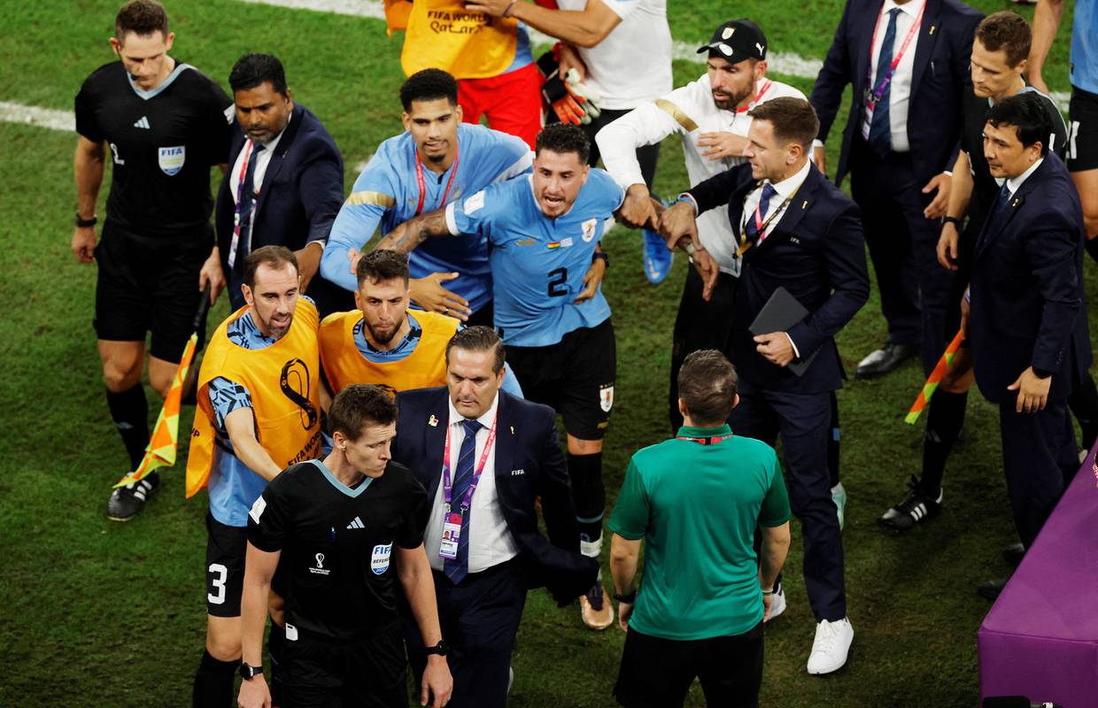 Fifa udarila na Urugvaj: Kaznili Savez, Cavanija, Godina...