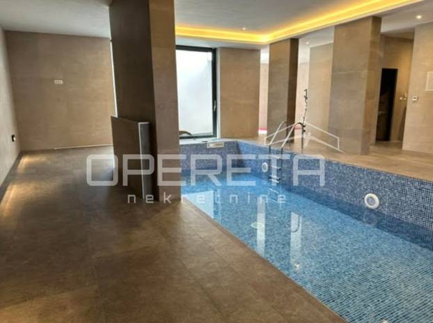 FOTO Stan u srcu Varaždina ima bazen, jacuzzi i saunu! Cijena će mnoge iznenaditi...