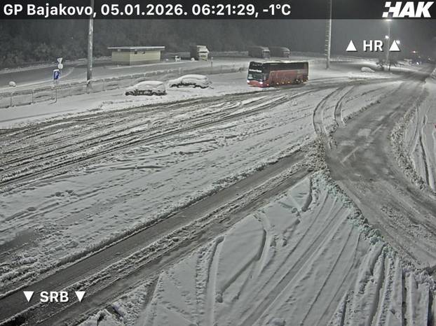 FOTO  Snijeg pada u Zagrebu, A1 zatvorili kod Sv. Roka zbog sudara. Ovako izgledaju ceste