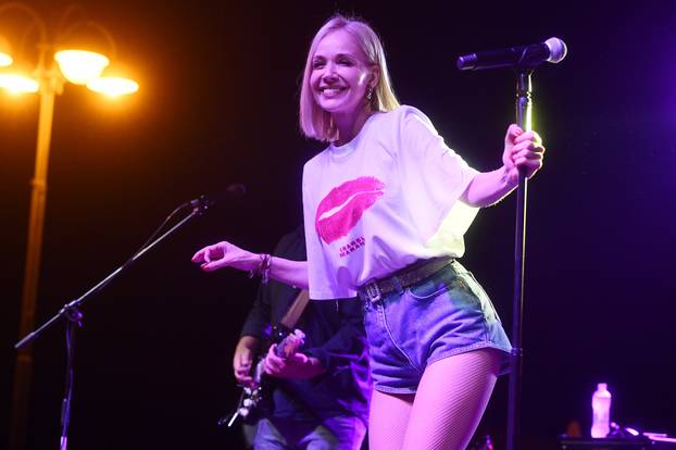 Vodice: Koncert Jelene Rozge na vodi?koj rivi