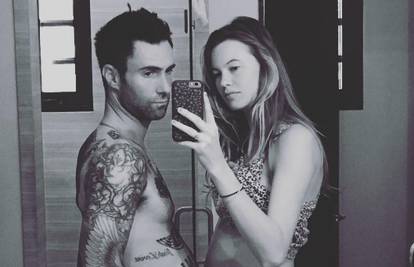Tko je 'trudniji': Adam Levine objavio 'fotku' sa suprugom