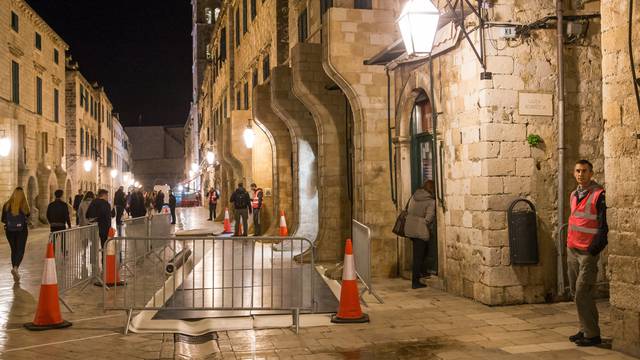 Sila je zavladala Dubrovnikom: Zbog probe blokiran Stradun