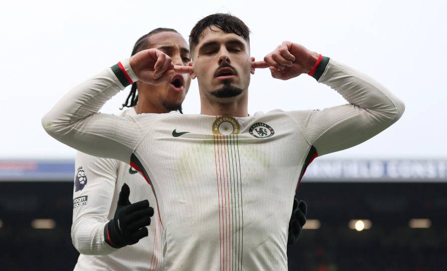 Premier League - Burnley v Chelsea