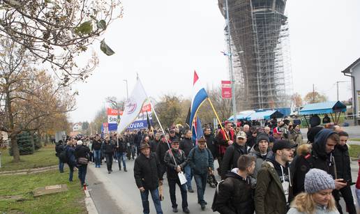 Hrvati iz BiH stižu u Vukovar, kolona već krenula iz Orašja