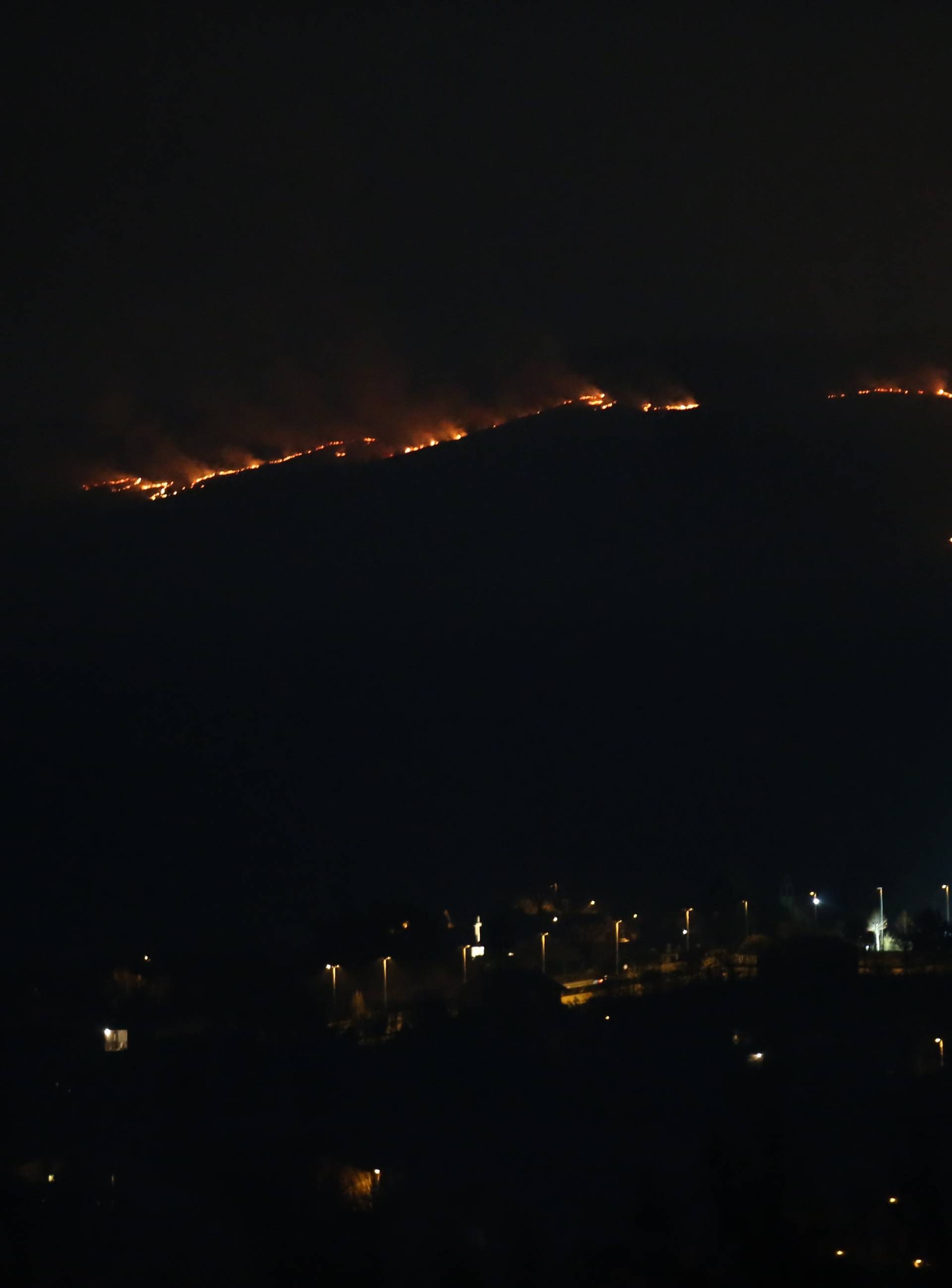 Vatrogascima se smrznula voda: Sutra ćemo nastaviti